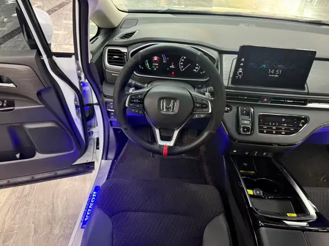 Honda Elysion — Фото автомобиля 10