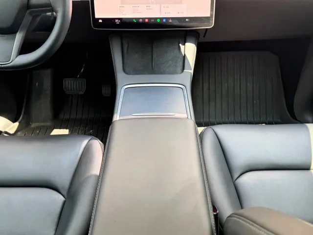 Tesla Model Y — Фото автомобиля 14