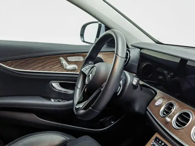 Mercedes-Benz E-Class — Фото автомобиля 22