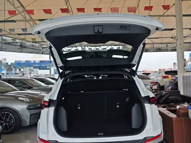 Geely Binyue — Фото автомобиля 18