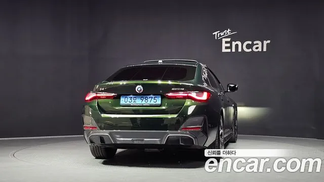 BMW i4 — Фото автомобиля 4