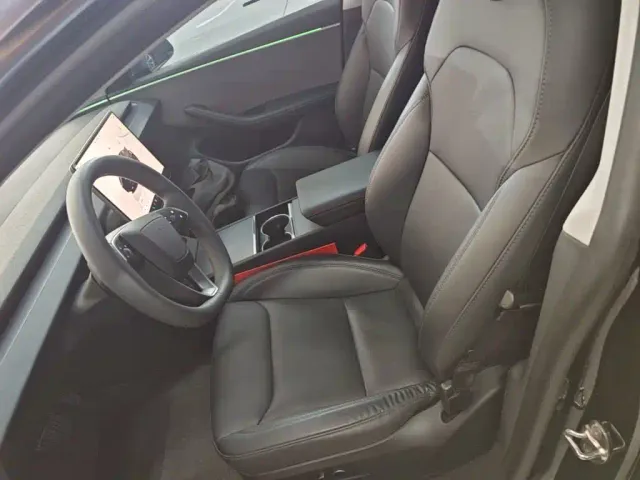 Tesla Model 3 — Фото автомобиля 14