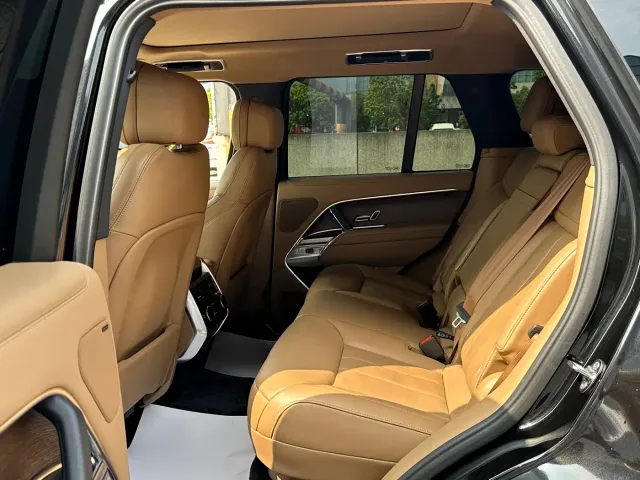 Land Rover Range Rover 2024 3.0 L6 360PS Golden Age Edition — Фото автомобиля 10