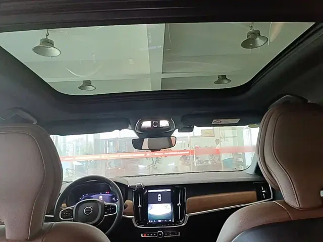 Volvo S90 — Фото автомобиля 17