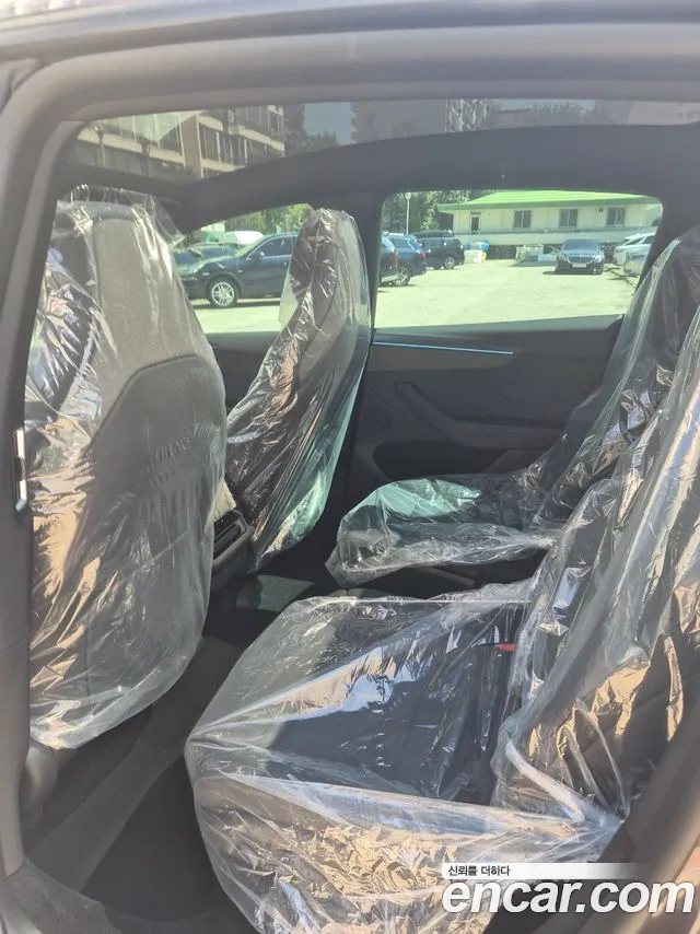 Tesla Model Y — Фото автомобиля 9