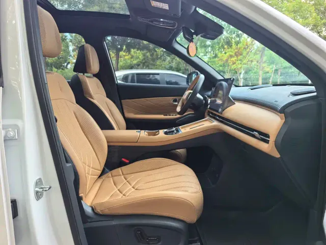 Geely Galaxy Starship 7 EM-i — Фото автомобиля 8