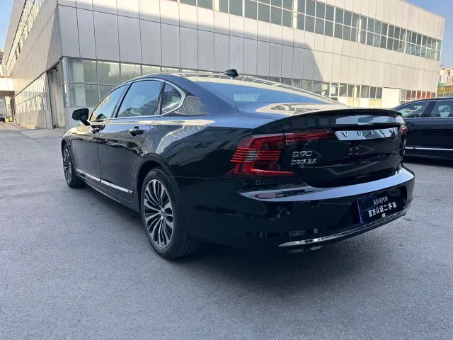 Volvo S90 — Фото автомобиля 10