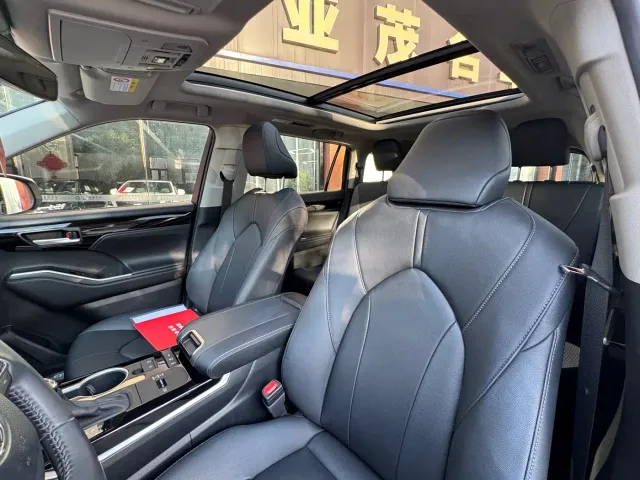 Toyota Highlander — Фото автомобиля 10