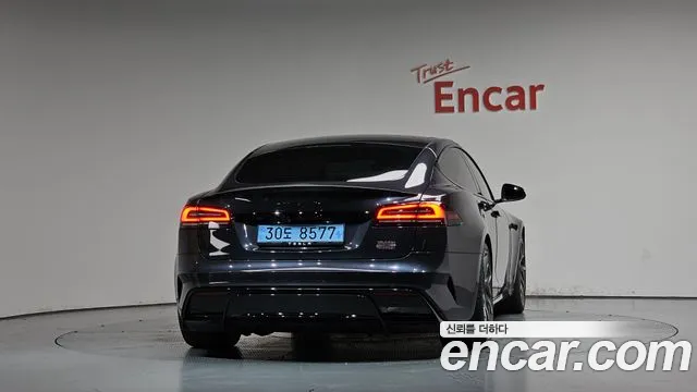 Tesla Model S — Фото автомобиля 4