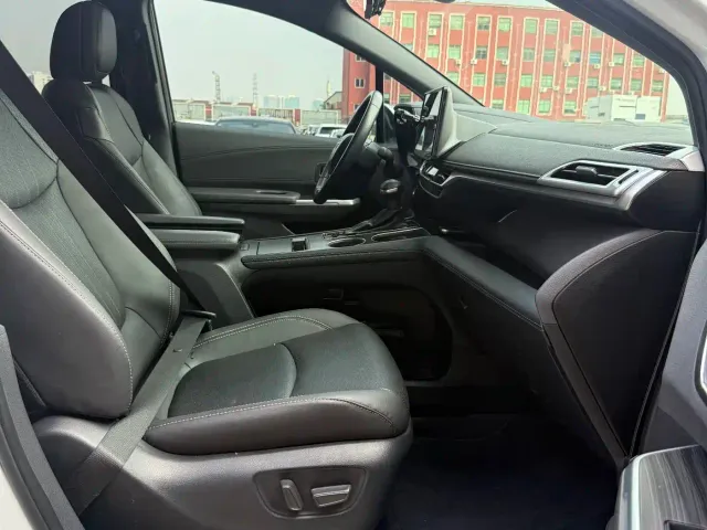 Toyota Sienna — Фото автомобиля 19