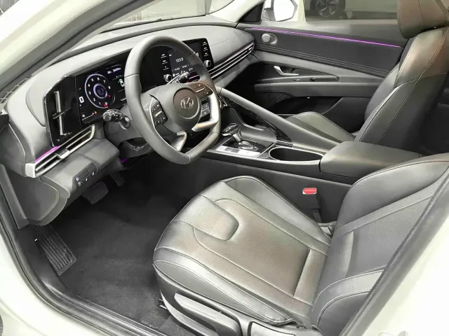 Hyundai Elantra — Фото автомобиля 4