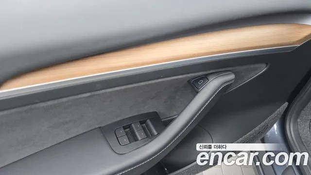 Tesla Model 3 — Фото автомобиля 29