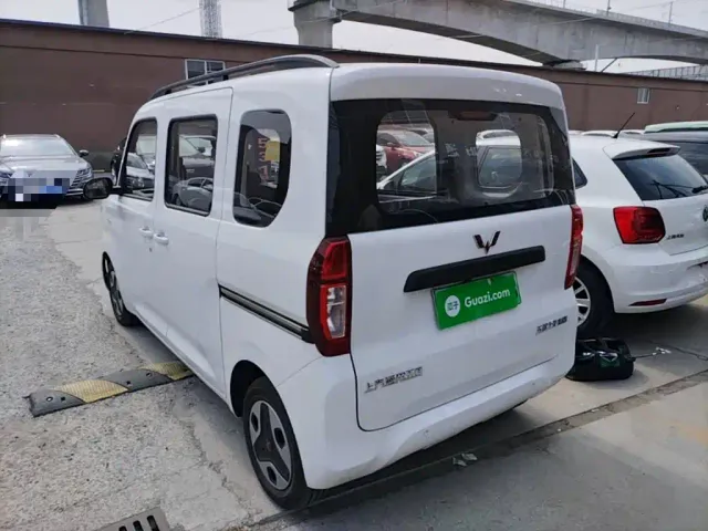Wuling Zhiguang NEV — Фото автомобиля 4