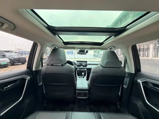 Toyota RAV4 — Фото автомобиля 20