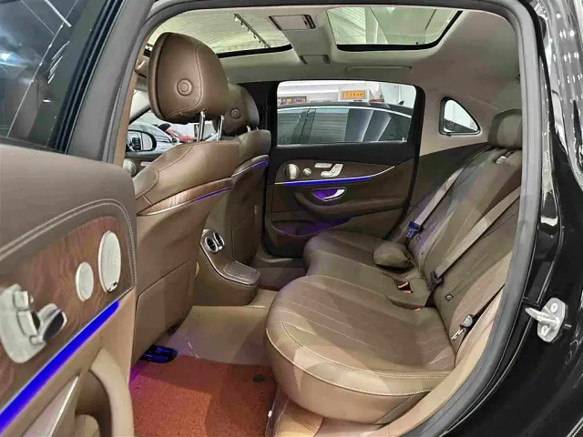 Mercedes-Benz E-Class — Фото автомобиля 16