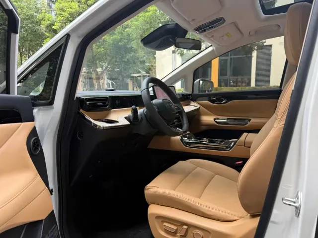 GAC Trumpchi E8 — Фото автомобиля 2