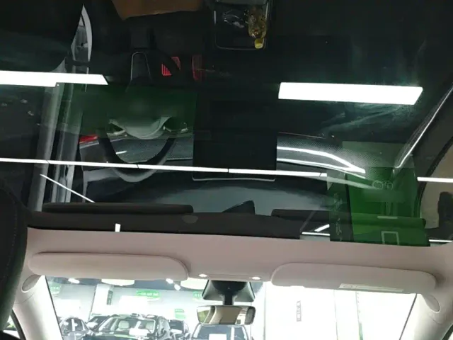 Tesla Model Y — Фото автомобиля 17