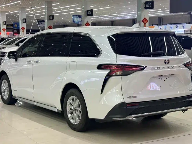 Toyota Granvia — Фото автомобиля 4