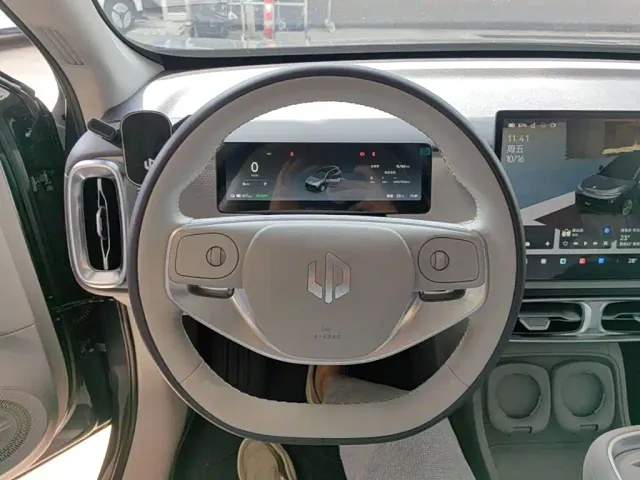 Leapmotor B10 — Фото автомобиля 10