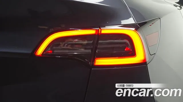 Tesla Model Y — Фото автомобиля 20