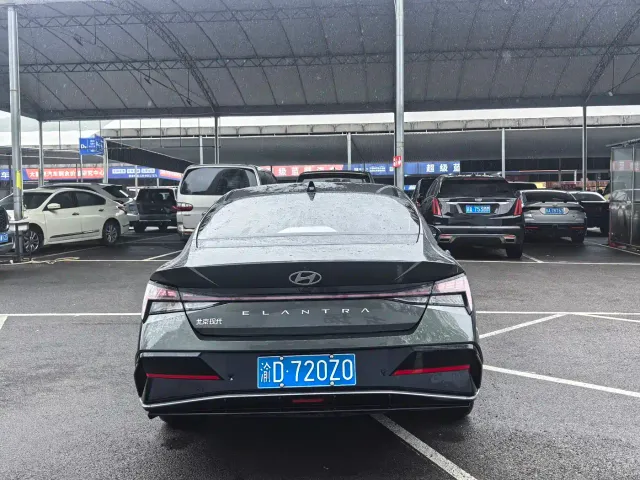 Hyundai Elantra — Фото автомобиля 5