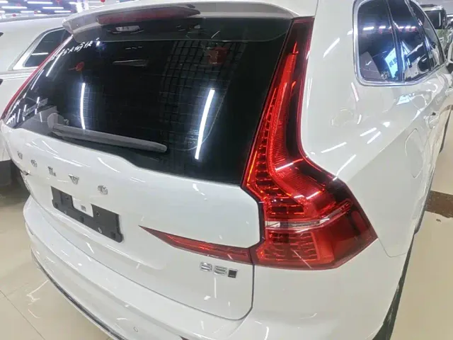 Volvo XC60 — Фото автомобиля 7