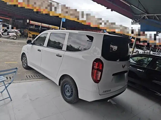 Wuling Hongguang — Фото автомобиля 4
