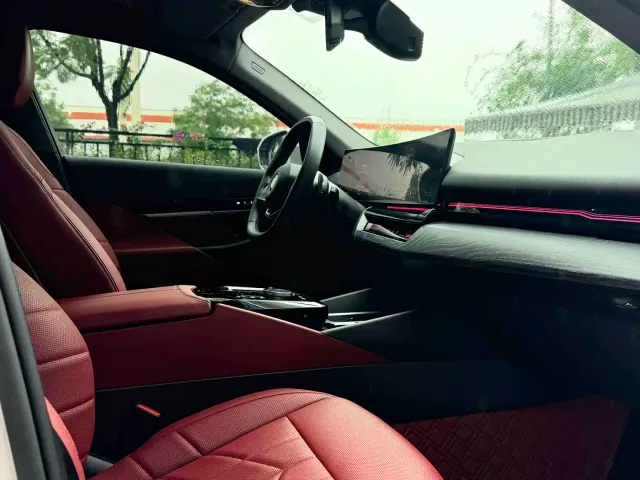 BMW 5 Series — Фото автомобиля 6