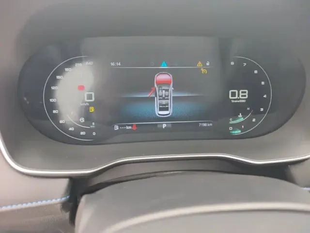 Roewe RX5 — Фото автомобиля 11