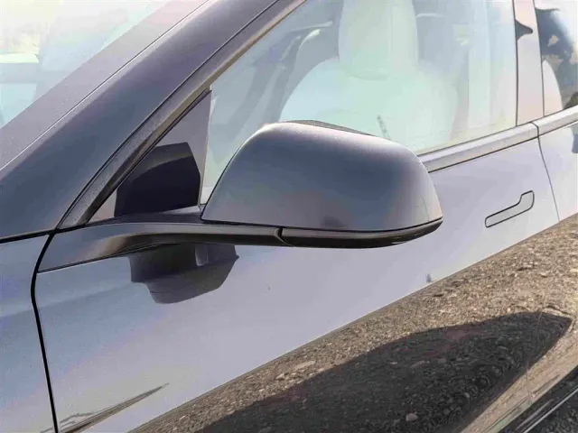 Tesla Model 3 — Фото автомобиля 15