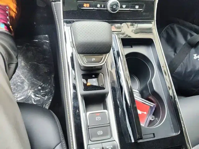 Roewe i6 MAX EV — Фото автомобиля 13