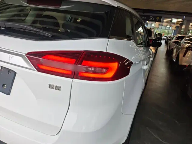 Geely Boyue — Фото автомобиля 7