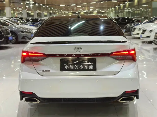 Toyota Avalon — Фото автомобиля 10