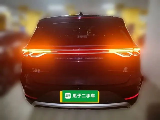 BYD Tang — Фото автомобиля 7