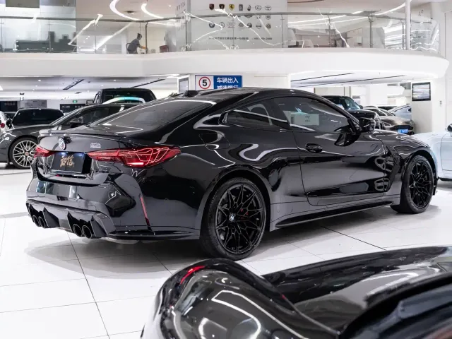 BMW M4 — Фото автомобиля 5