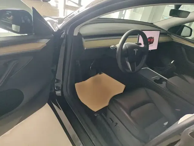 Tesla Model Y 2022 Facelift Rear-Wheel Drive Version — Фото автомобиля 15