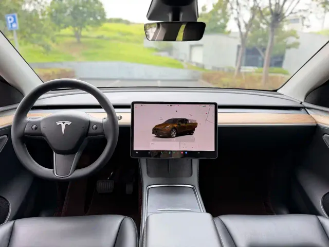 Tesla Model Y — Фото автомобиля 5