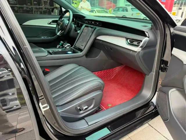 Hongqi H5 — Фото автомобиля 6