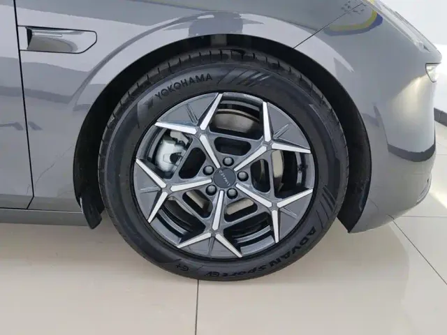 Lynk & Co Z10 — Фото автомобиля 6