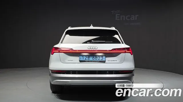 Audi e-tron — Фото автомобиля 3