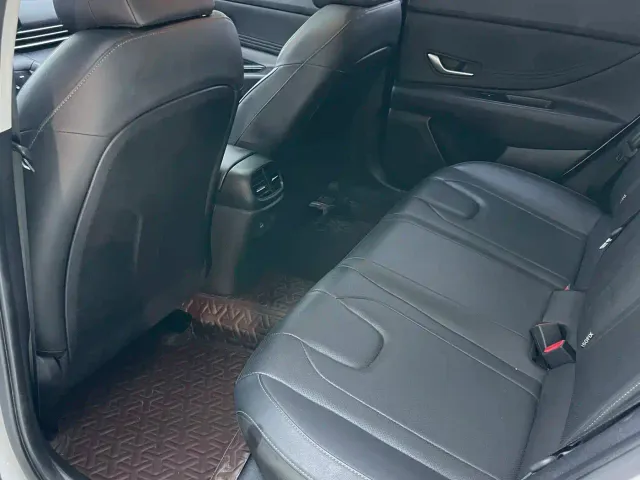 Hyundai Elantra — Фото автомобиля 25