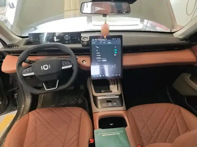 Changan Qiyuan A05 — Фото автомобиля 9