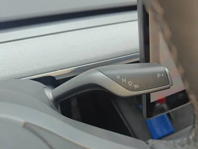 Tesla Model Y — Фото автомобиля 10