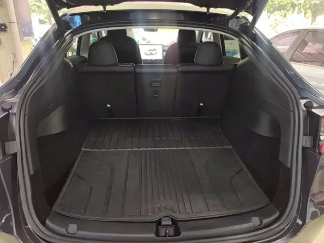 Tesla Model Y — Фото автомобиля 18