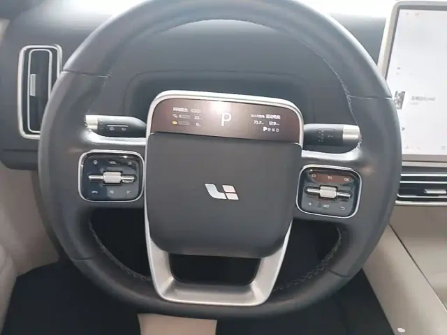 Li Auto L8 — Фото автомобиля 10