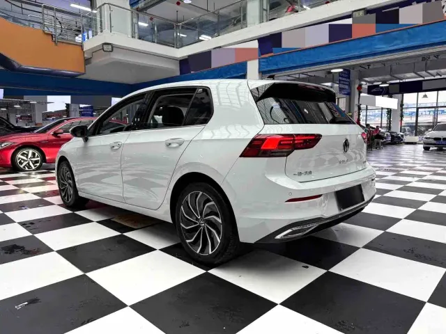 Volkswagen Golf — Фото автомобиля 13
