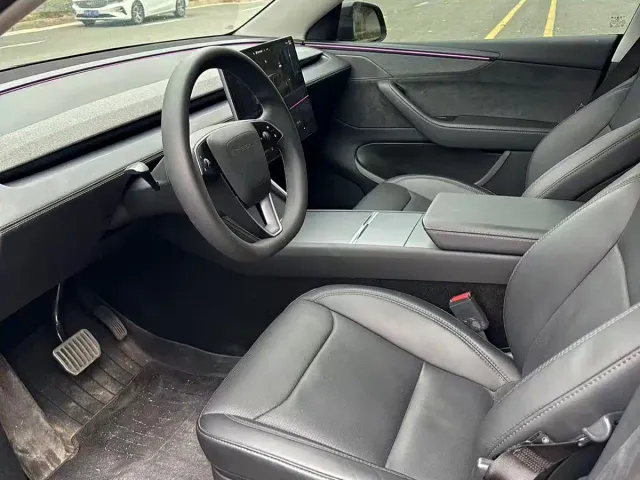 Tesla Model Y — Фото автомобиля 4