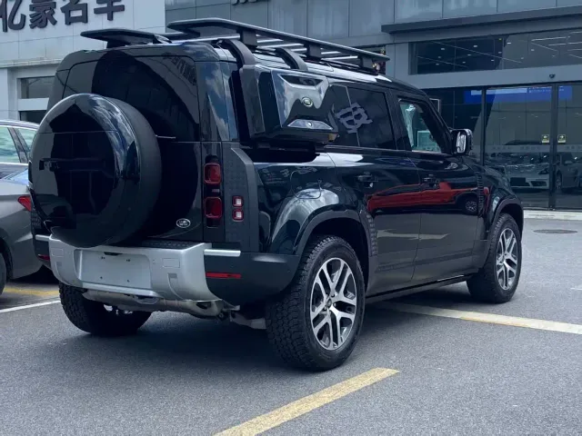 Land Rover Defender — Фото автомобиля 5