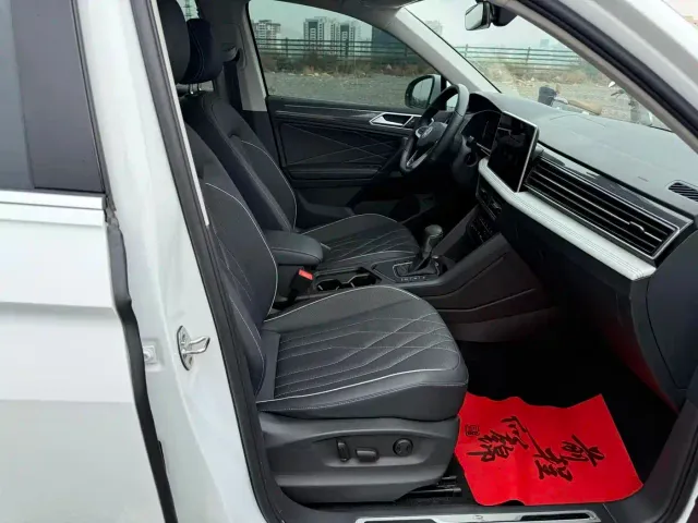 Volkswagen Tiguan L — Фото автомобиля 17