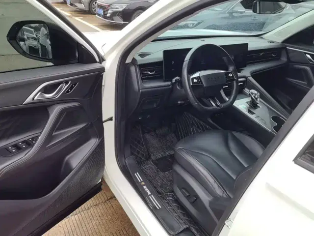 Roewe RX5 — Фото автомобиля 15